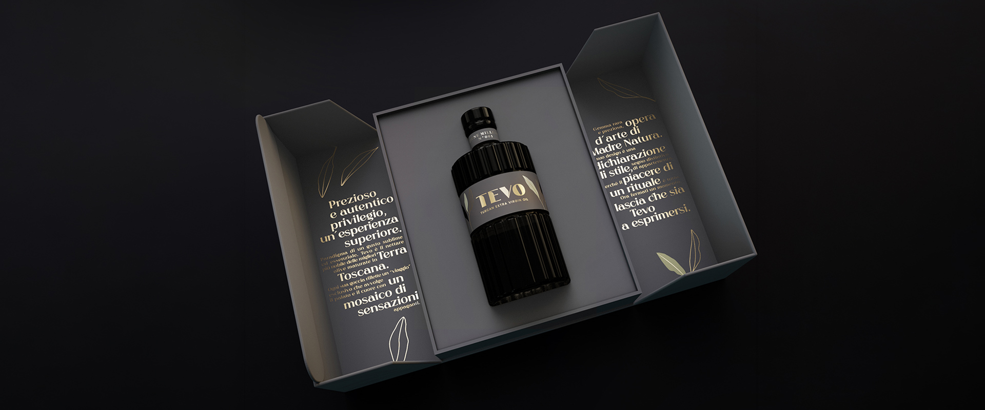 La luxury cuvette olio Tevo firmata da ATC, con doppia anta speculare e un copy evocativo all’interno
